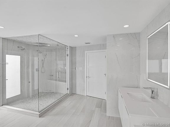 2nd image of 1892 NE 124th St