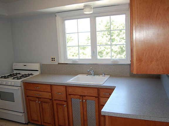 5th image of 49-23 Hanford St #1