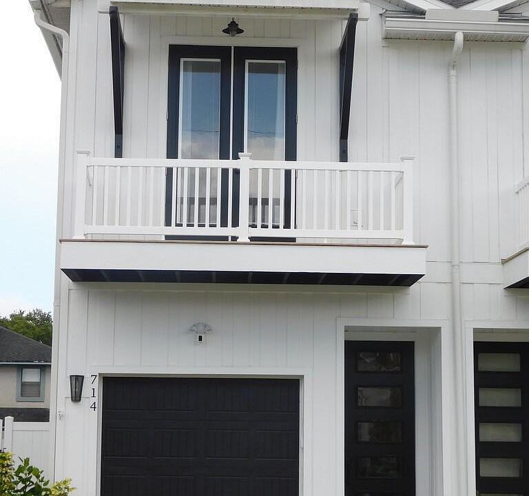 1st image of 714 11th Ave S