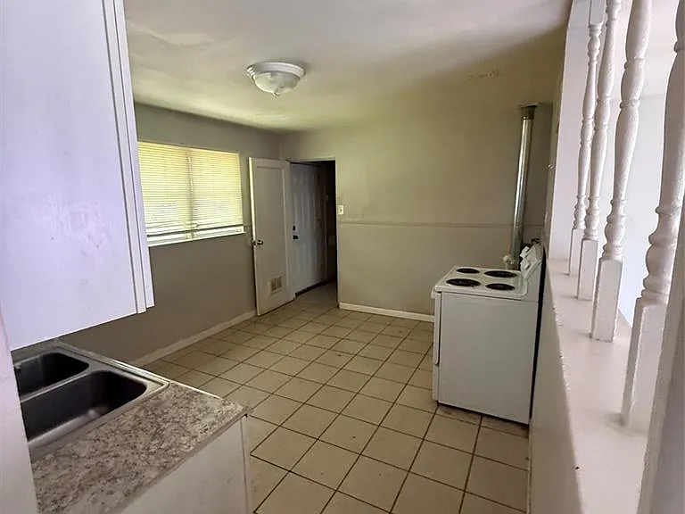 9819 Vickie Pl — Photo 6