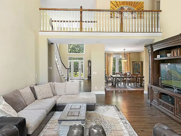 3 Clara Dr — Photo 3
