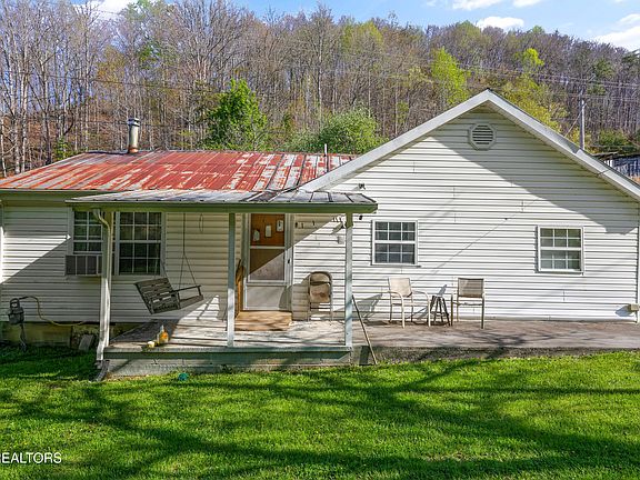2nd image of 542 Back Valley Rd