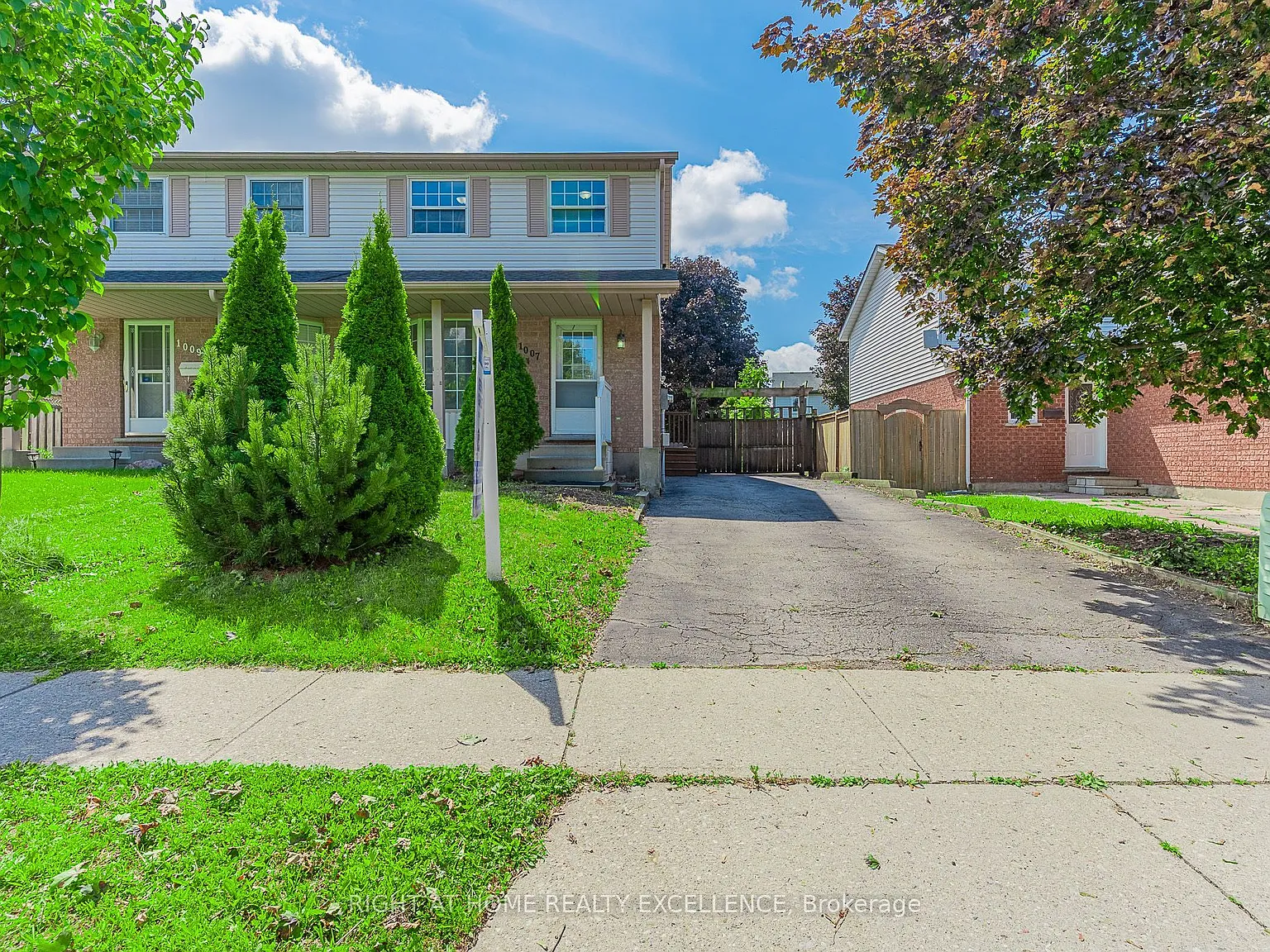 4 bed, $2,800 — Photo 1