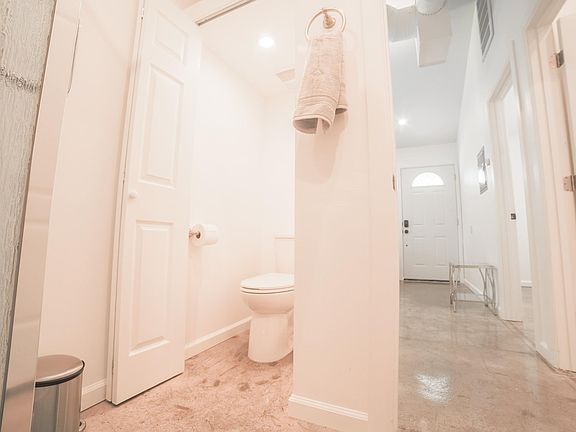 3rd image of 6929 De Soto Ave #3-1