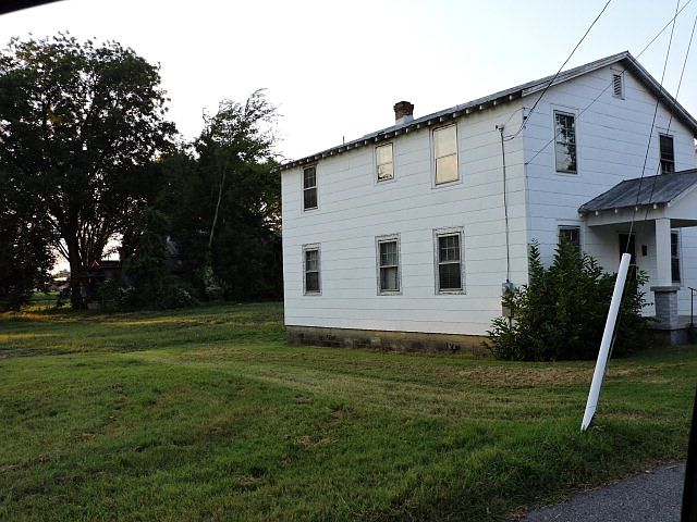 2nd image of 211 Reese St
