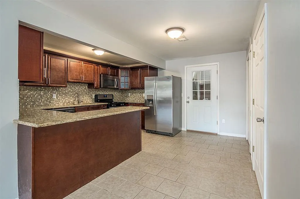 Building Photo - 560 Liberty Ave #1