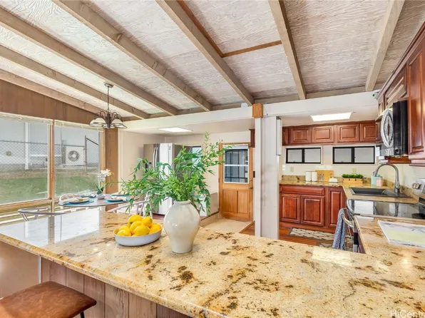 698 Ahukini St, Honolulu, HI 96825