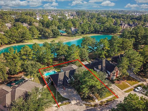 HUGE waterfront lot with pool on quiet cul-de-sac!