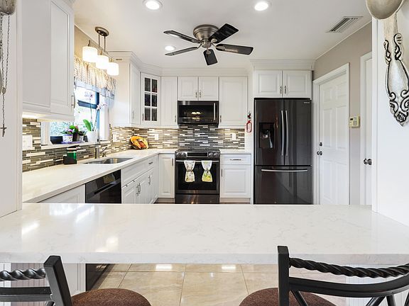2nd image of 9860 Chestnut Tree Terrace #A