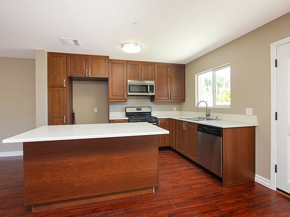 4th image of 5914 Calvin Ave