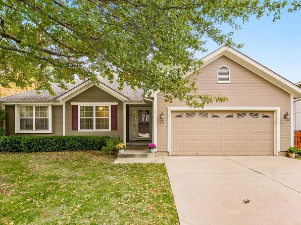 217 NE Fiddlewood Ave, Lees Summit, MO 64086