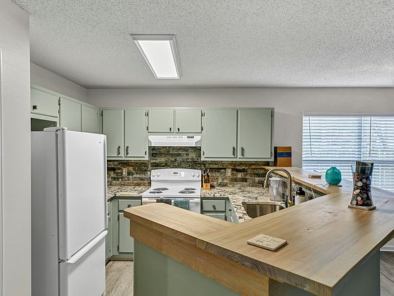4th image of 1142 Sweetbriar Sta