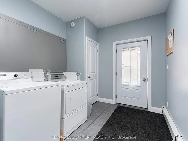 152 Sanford Ave S #LOWER — Photo 5