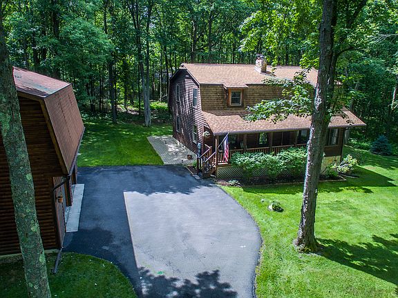 1.4 Acre Lot, 2 Car Garage