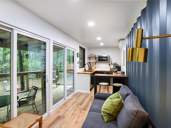3rd image of 275 Fairview E