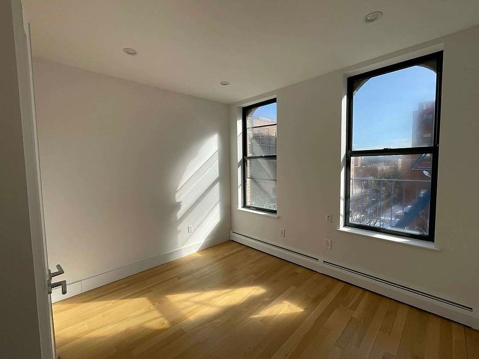 1st image of 300 W 112th St Unit D-4