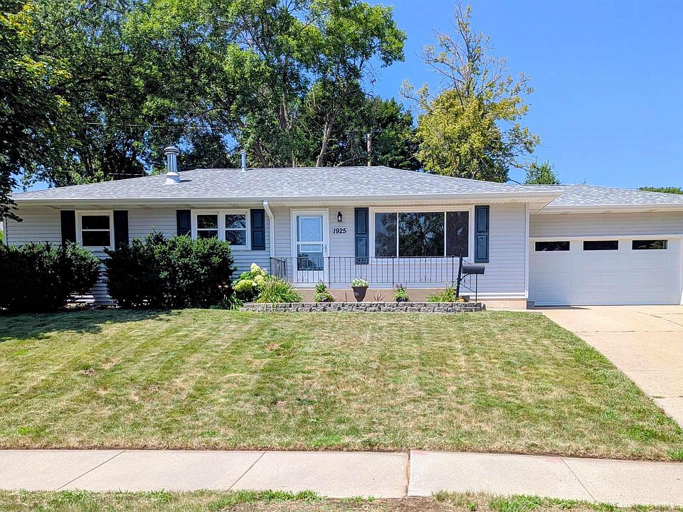 1st image of 1925 S Cardinal Dr