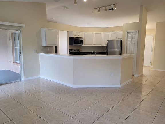 3rd image of 609 Mesilla Dr
