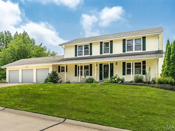 3045 Winding River Dr, Saint Charles, MO 63303