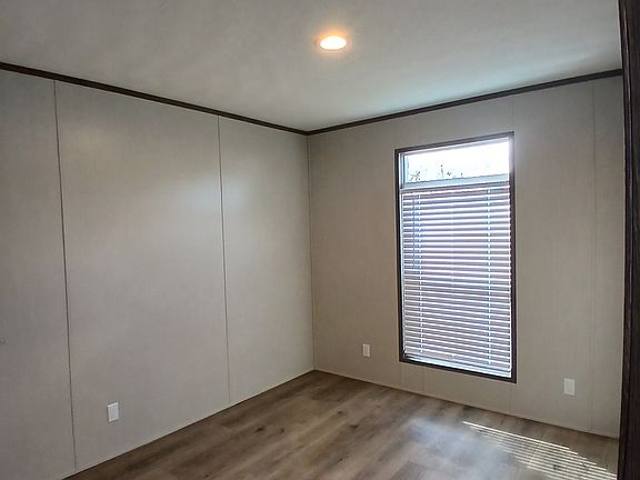 4th image of 901 E Young Ave Trailer 123