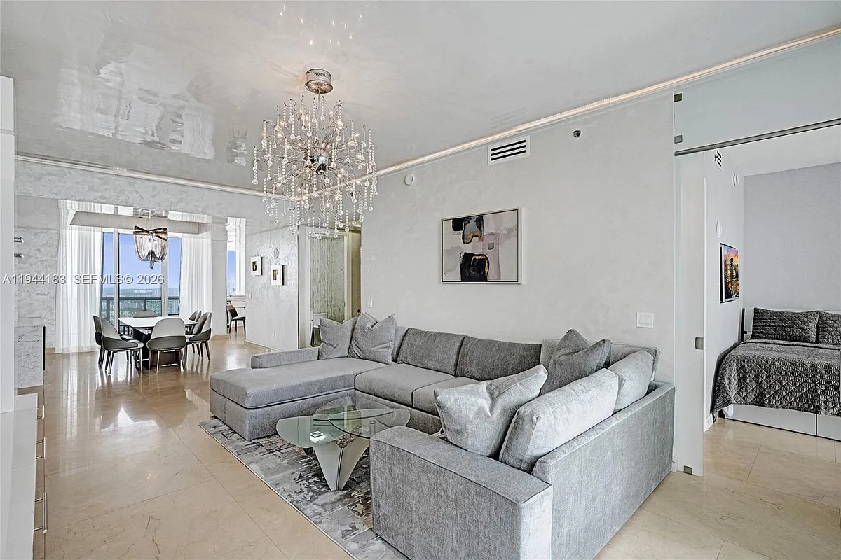 Building Photo - 15901 Collins Ave #3006