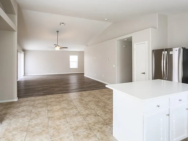 7334 W Lamar Rd — Photo 10