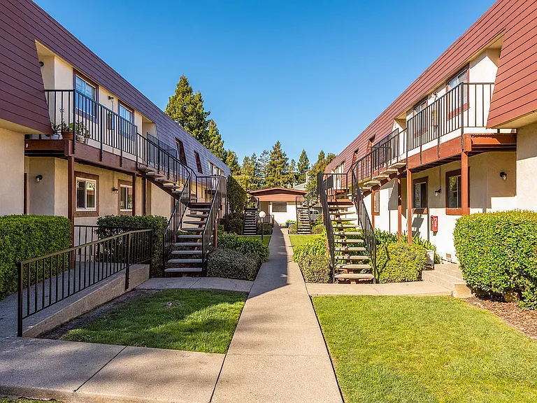 Vista Linda Apartments — Photo 10