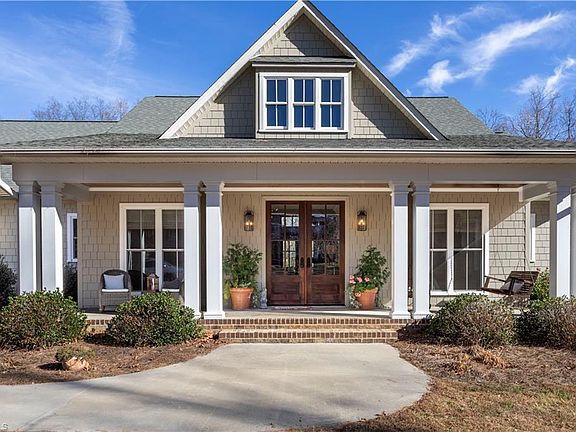 2nd image of 105 Linden Ln