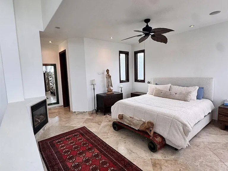 633 Fern Gln — Photo 11