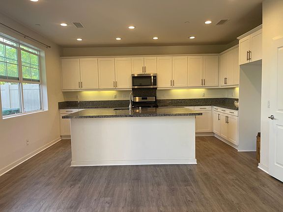 3rd image of 6118 El Prado Ave