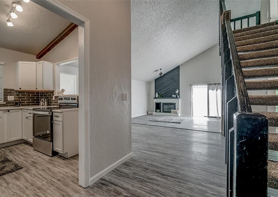 2nd image of 7301 Kings Manor Ct