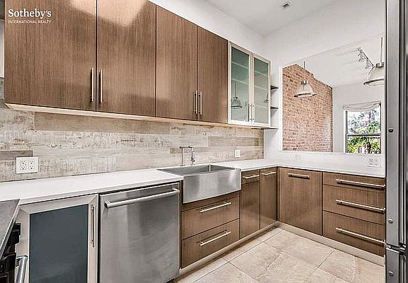 4th image of 28 W 89th St APT 4