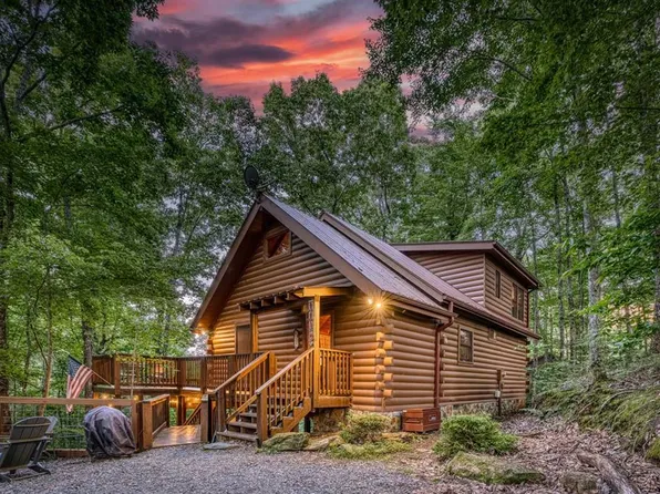 1113 Cherry Lake Dr, Blue Ridge, GA 30513