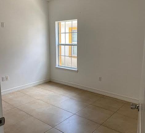 5th image of 114 W Amy Dr APT C