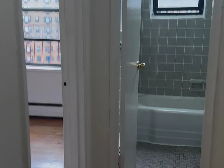 9905 58th Ave #6 — Photo 3