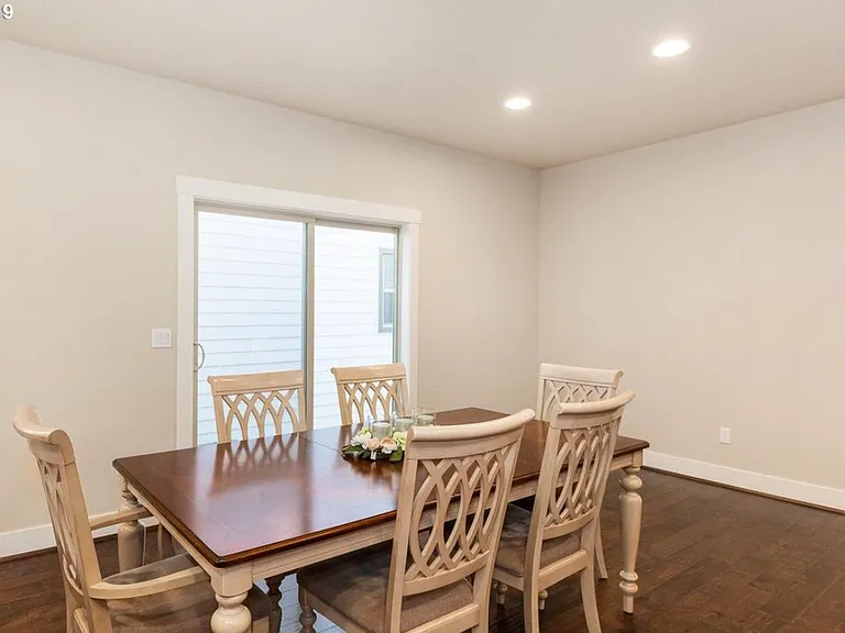 7023 NW Eleanor Ave — Photo 9