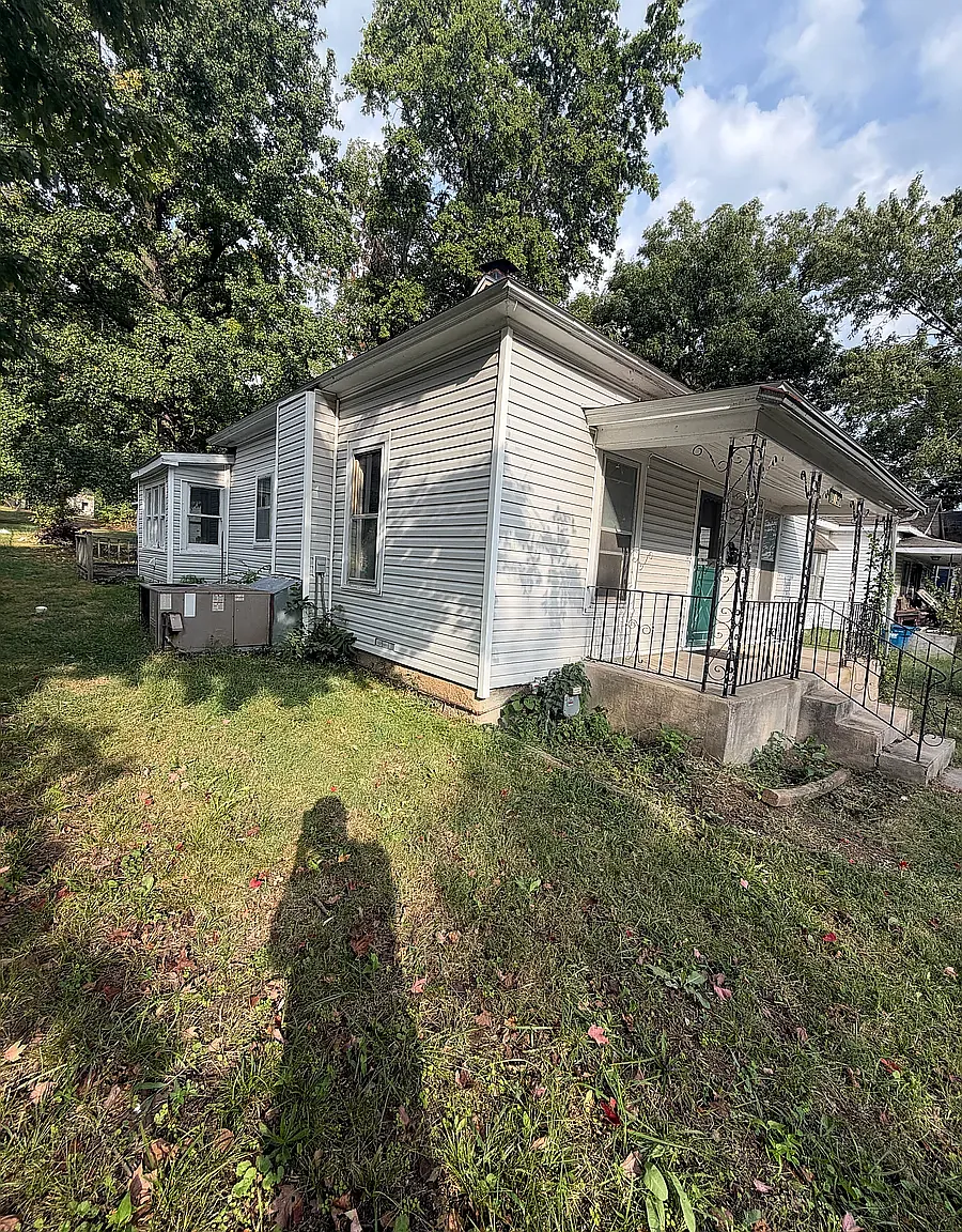 1031 Valley St — Photo 4