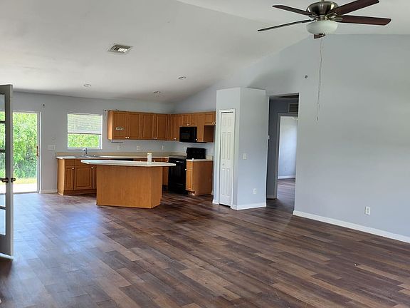 5th image of 1019 Bandera St