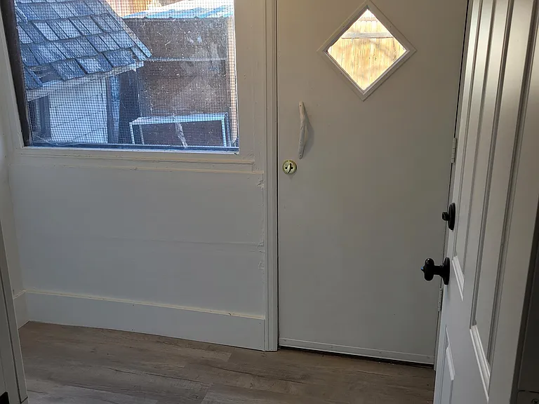 726 W Colorado Ave — Photo 4