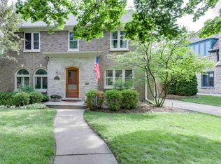 6839 Wellauer Dr, Wauwatosa, WI 53213