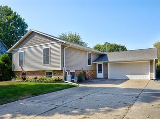 302 NW Stratford Ln, Ankeny, IA 50023