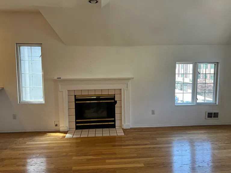 3275 Fuhrman Ave E #202 — Photo 5