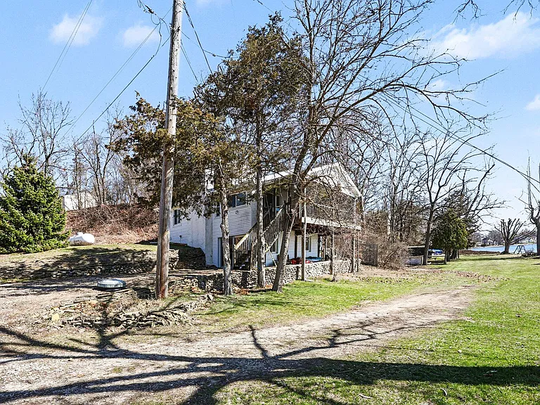 5884 Rays Dr — Photo 26