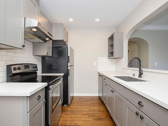 2nd image of 1404 3rd Ave N APT 15