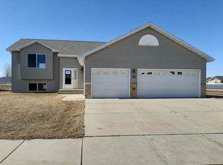 3104 11th St SE, Minot, ND 58701