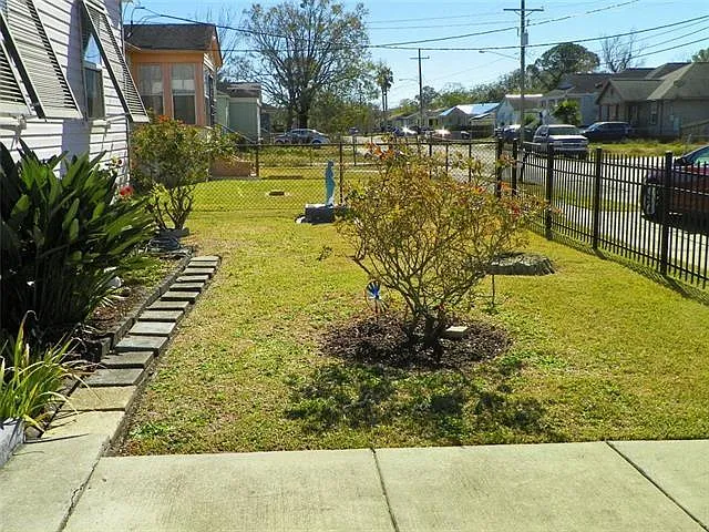 4745 Tulip St — Photo 2