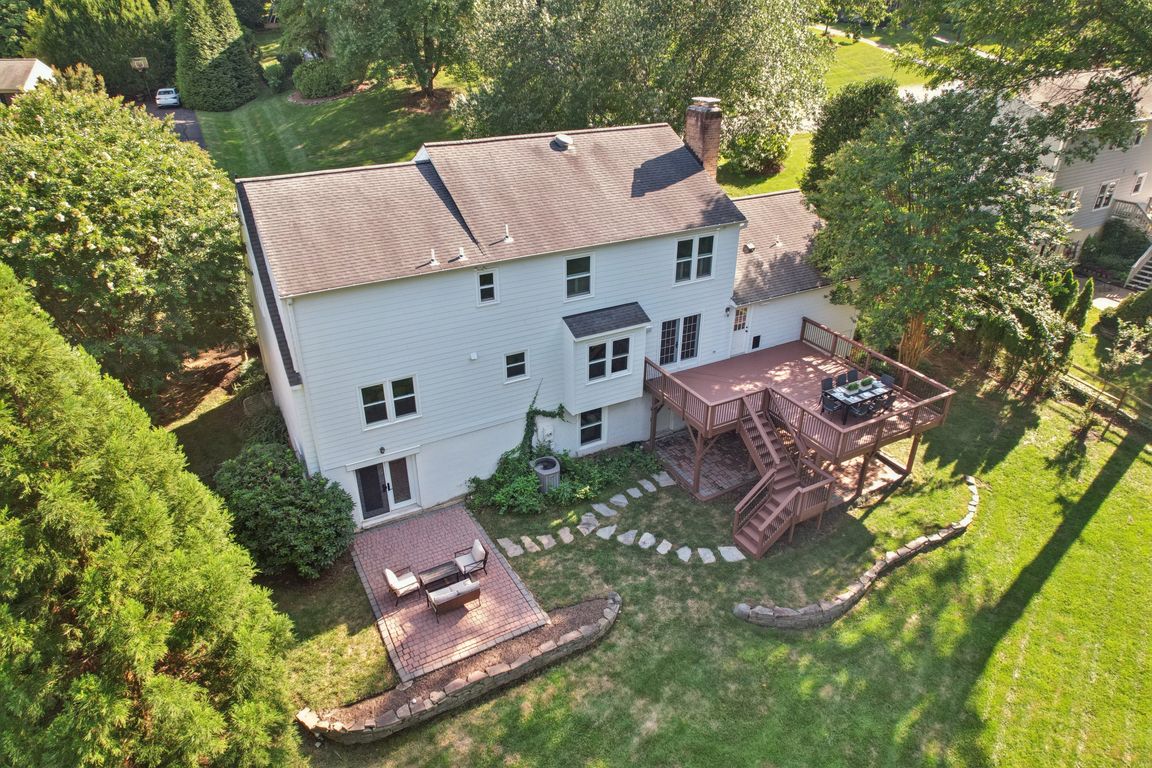 Hillington Ct-S1607-091.jpg