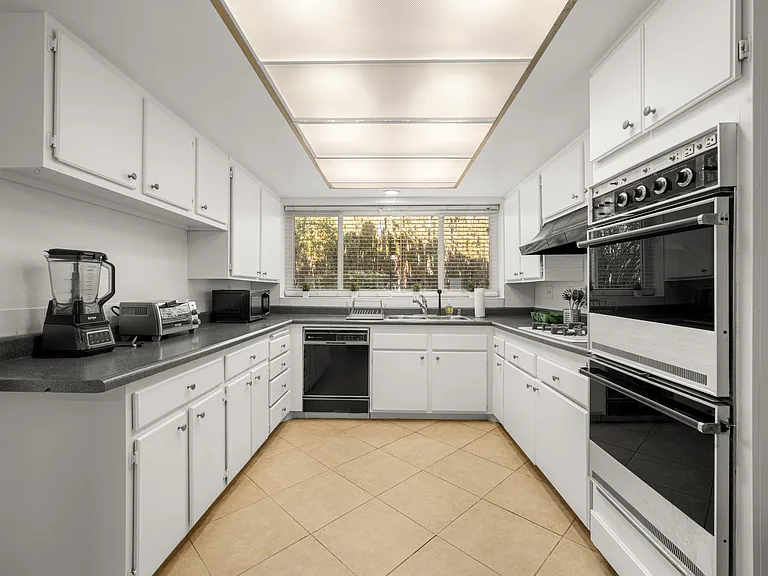 3258 Kirkham Dr — Photo 40