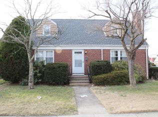 2319 Yorktown St, Oceanside, NY 11572