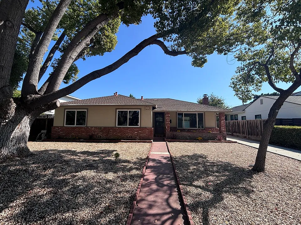 112 N Cypress Ave